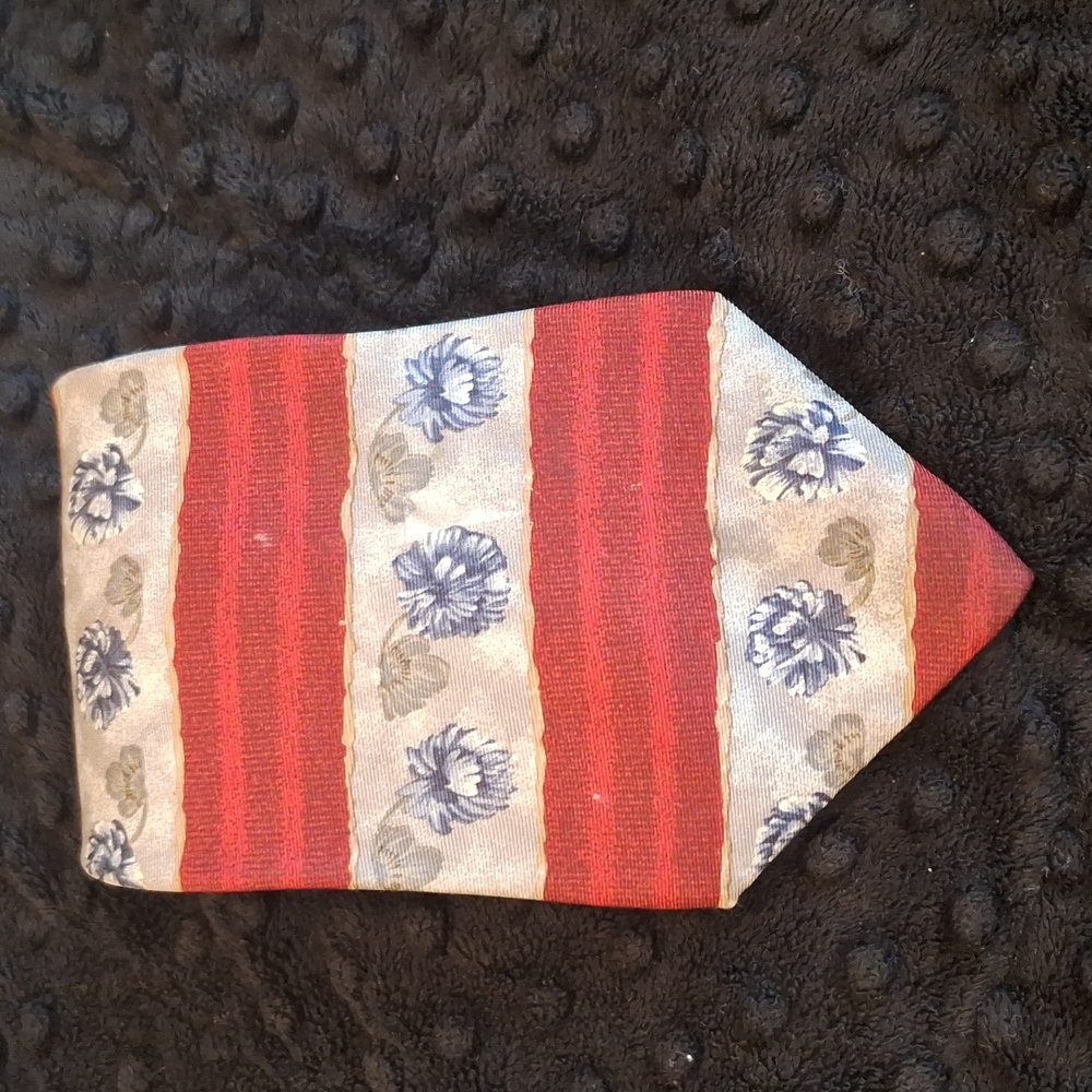 The Arrow Company Est.1851 Red and Grey Floral Design #25